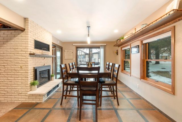 1307 Grandview Ave, Waverly, IA 50677