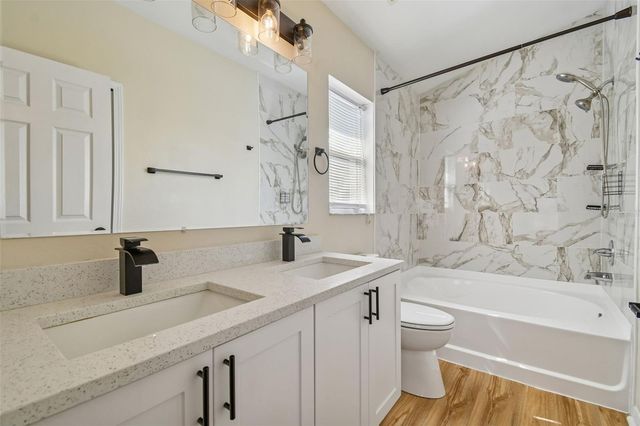 11416 CRESTLAKE VILLAGE DR, Riverview, FL 33569