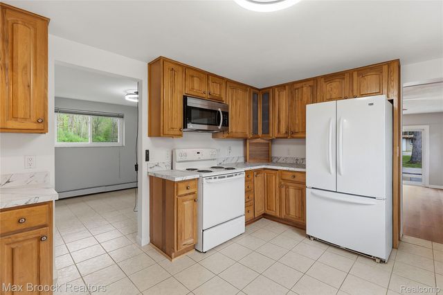 1392 Maple Grove Road, Lapeer Township, MI 48446