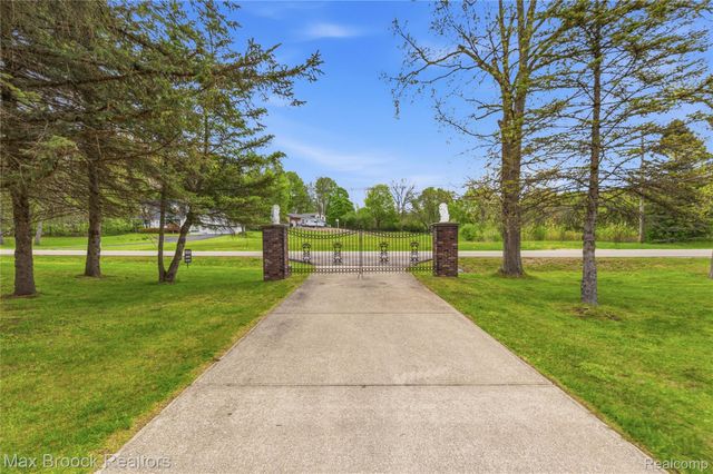 1392 Maple Grove Road, Lapeer Township, MI 48446