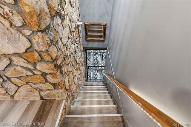 1392 Maple Grove Road, Lapeer Township, MI 48446