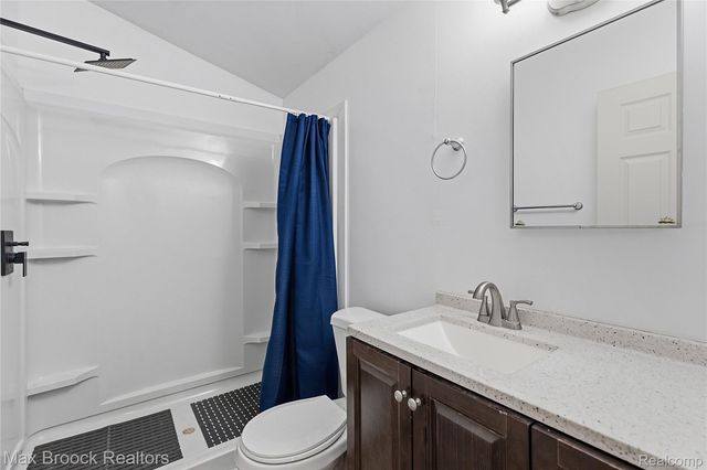 1392 Maple Grove Road, Lapeer Township, MI 48446