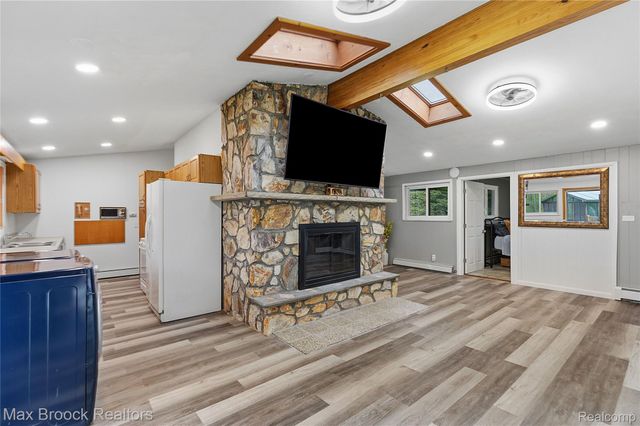 1392 Maple Grove Road, Lapeer Township, MI 48446