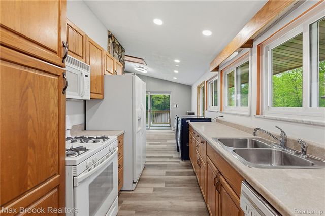 1392 Maple Grove Road, Lapeer Township, MI 48446