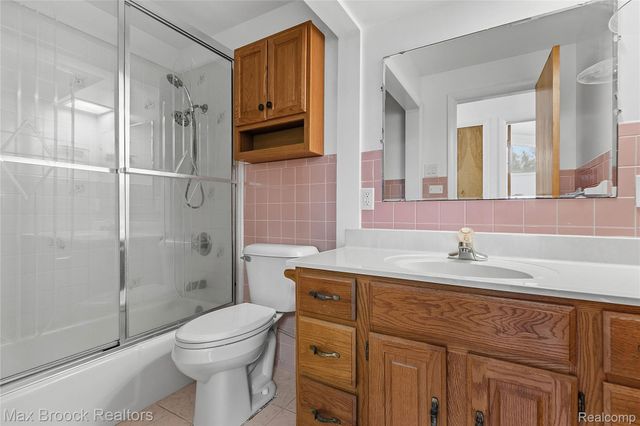1392 Maple Grove Road, Lapeer Township, MI 48446