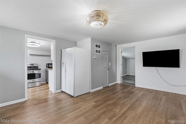 1392 Maple Grove Road, Lapeer Township, MI 48446
