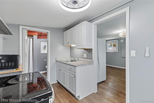 1392 Maple Grove Road, Lapeer Township, MI 48446
