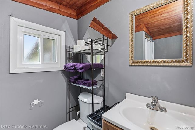 1392 Maple Grove Road, Lapeer Township, MI 48446