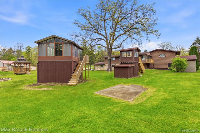 1392 Maple Grove Road, Lapeer Township, MI 48446