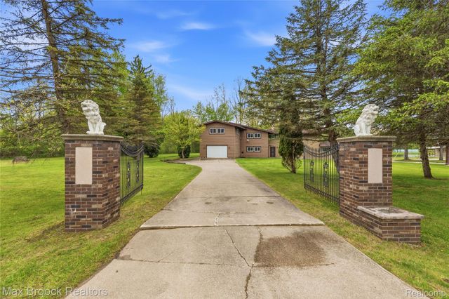1392 Maple Grove Road, Lapeer Township, MI 48446