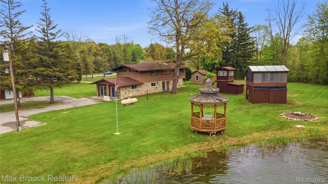 1392 Maple Grove Road, Lapeer Township, MI 48446