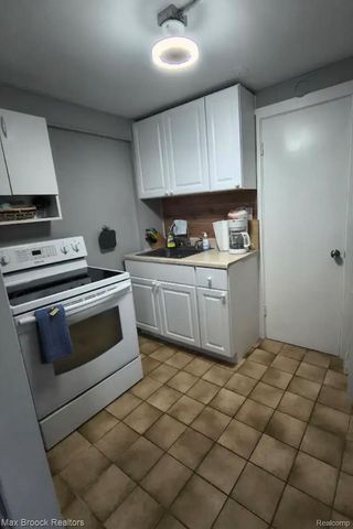 1392 Maple Grove Road, Lapeer Township, MI 48446