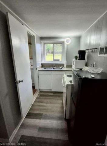 1392 Maple Grove Road, Lapeer Township, MI 48446