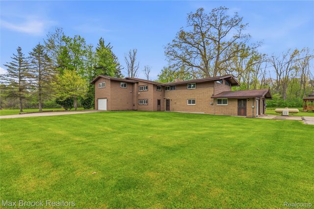 1392 Maple Grove Road, Lapeer Township, MI 48446