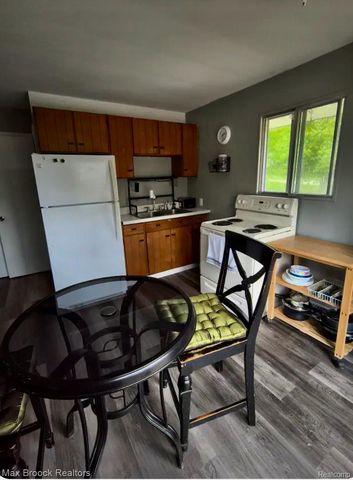 1392 Maple Grove Road, Lapeer Township, MI 48446