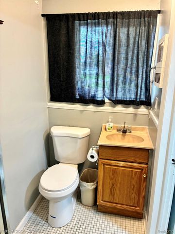 1392 Maple Grove Road, Lapeer Township, MI 48446