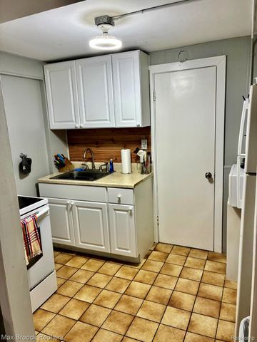 1392 Maple Grove Road, Lapeer Township, MI 48446