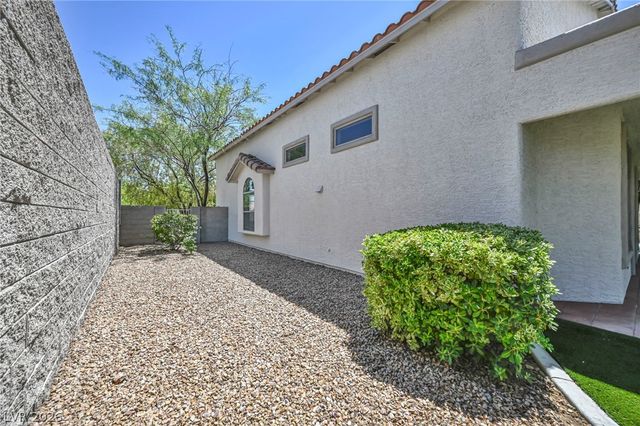 1327 Autumn Wind Way, Henderson, NV 89052