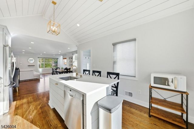 75 N Auten Ave, Somerville Boro, NJ 08876