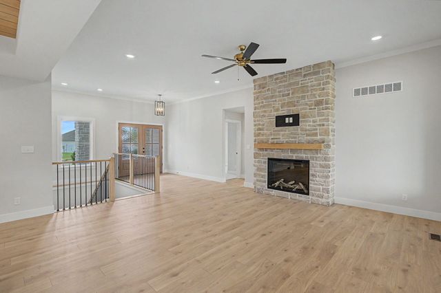 2809 MISTY FLOWER DR, Columbia, MO 65203