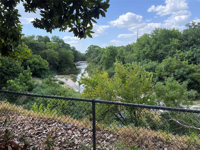 429 Ten Mile Drive, Desoto, TX 75115