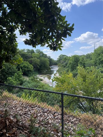 429 Ten Mile Drive, Desoto, TX 75115