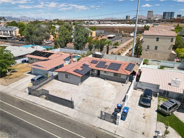 213 Shadow Lane, Las Vegas, NV 89106