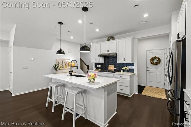 40115 Premier Drive 22, Plymouth, MI 48170