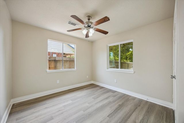 229 E Forest Avenue, Shoreacres, TX 77571
