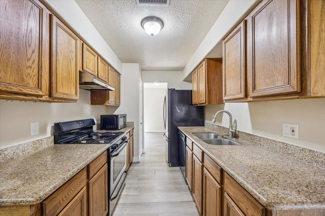 229 E Forest Avenue, Shoreacres, TX 77571