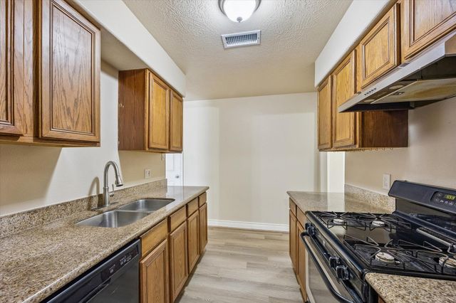 229 E Forest Avenue, Shoreacres, TX 77571