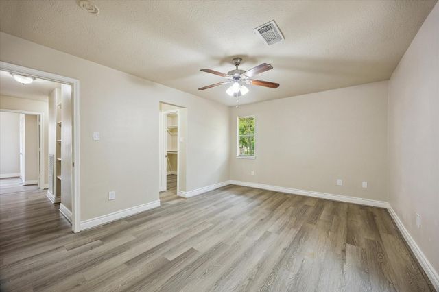 229 E Forest Avenue, Shoreacres, TX 77571