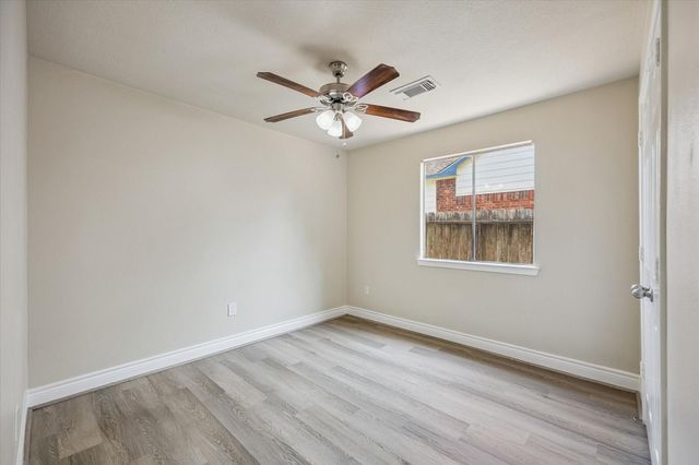229 E Forest Avenue, Shoreacres, TX 77571