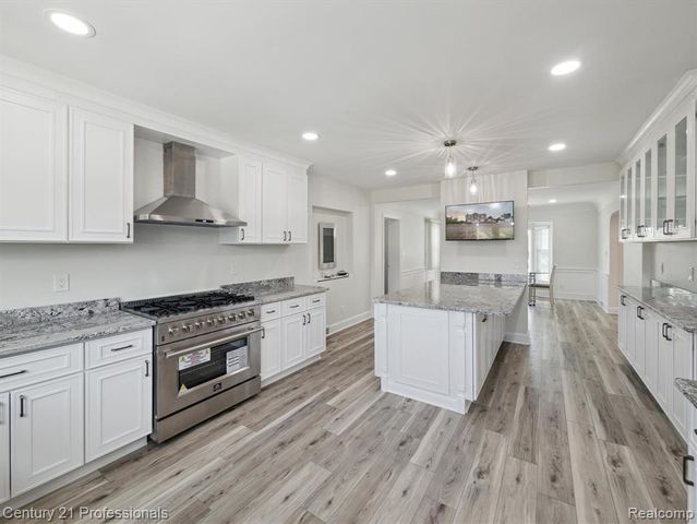 21120 Halsted Road, Farmington Hills, MI 48167