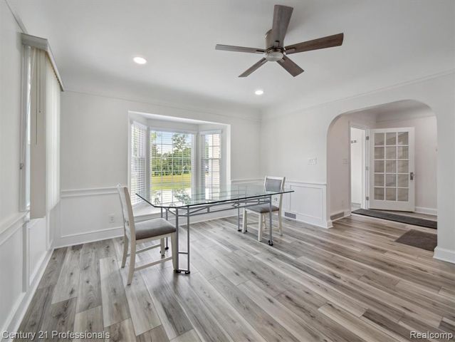 21120 Halsted Road, Farmington Hills, MI 48167