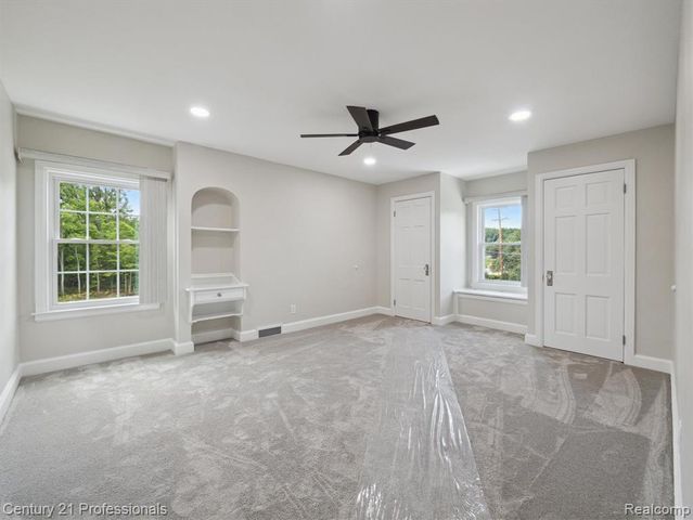 21120 Halsted Road, Farmington Hills, MI 48167