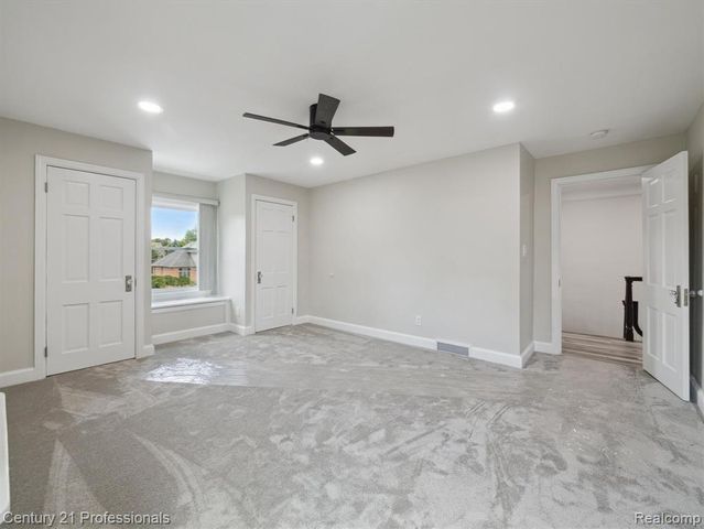 21120 Halsted Road, Farmington Hills, MI 48167
