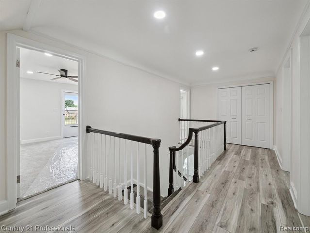 21120 Halsted Road, Farmington Hills, MI 48167