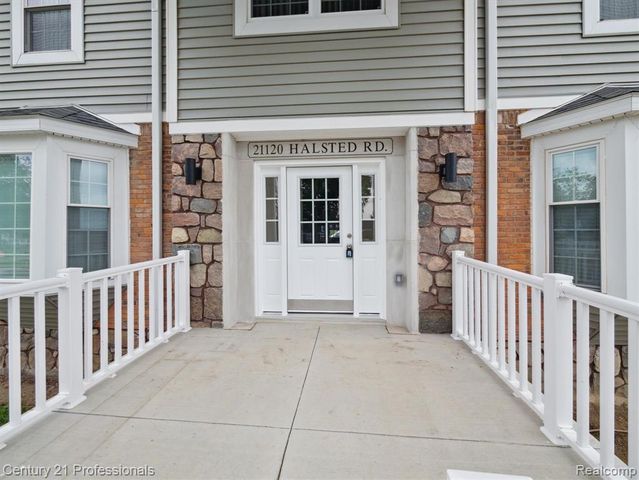 21120 Halsted Road, Farmington Hills, MI 48167