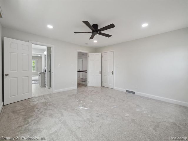 21120 Halsted Road, Farmington Hills, MI 48167
