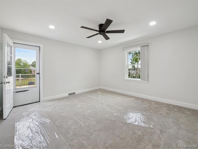 21120 Halsted Road, Farmington Hills, MI 48167