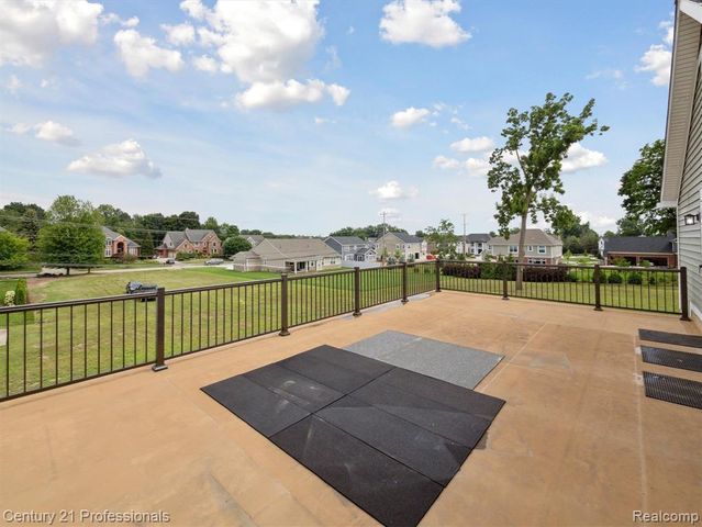 21120 Halsted Road, Farmington Hills, MI 48167