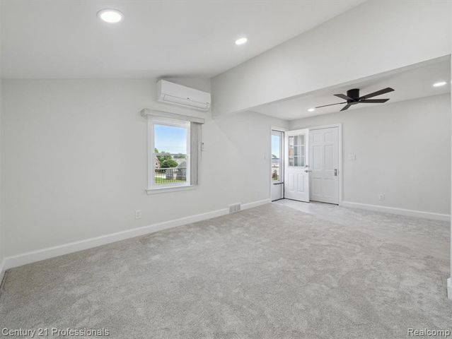 21120 Halsted Road, Farmington Hills, MI 48167