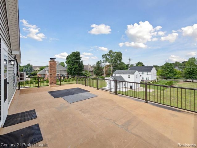 21120 Halsted Road, Farmington Hills, MI 48167