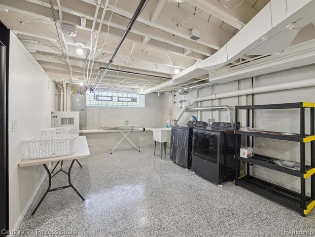 21120 Halsted Road, Farmington Hills, MI 48167