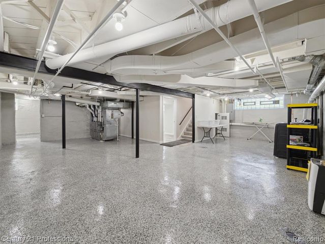21120 Halsted Road, Farmington Hills, MI 48167