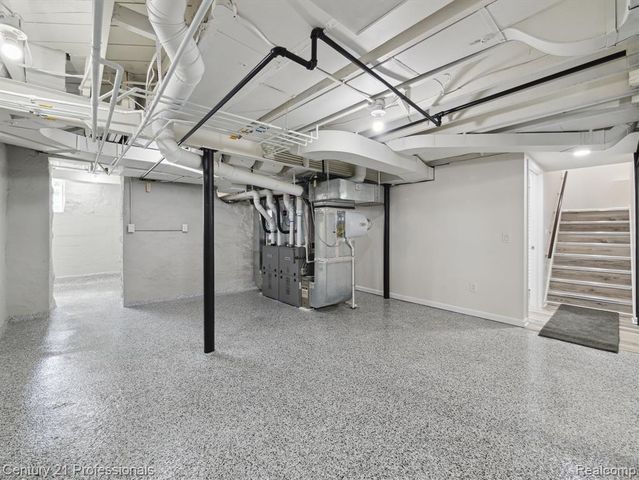 21120 Halsted Road, Farmington Hills, MI 48167