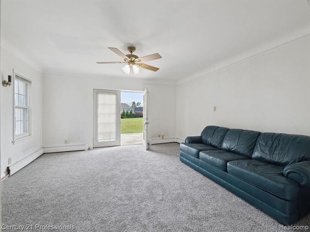 21120 Halsted Road, Farmington Hills, MI 48167