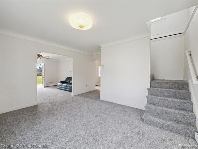 21120 Halsted Road, Farmington Hills, MI 48167