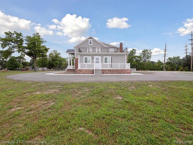21120 Halsted Road, Farmington Hills, MI 48167